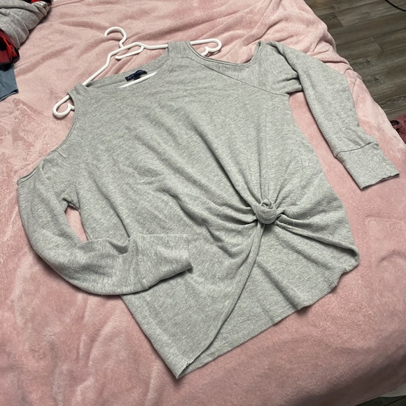 Cold Shoulder front tie top - Picture 3 of 3